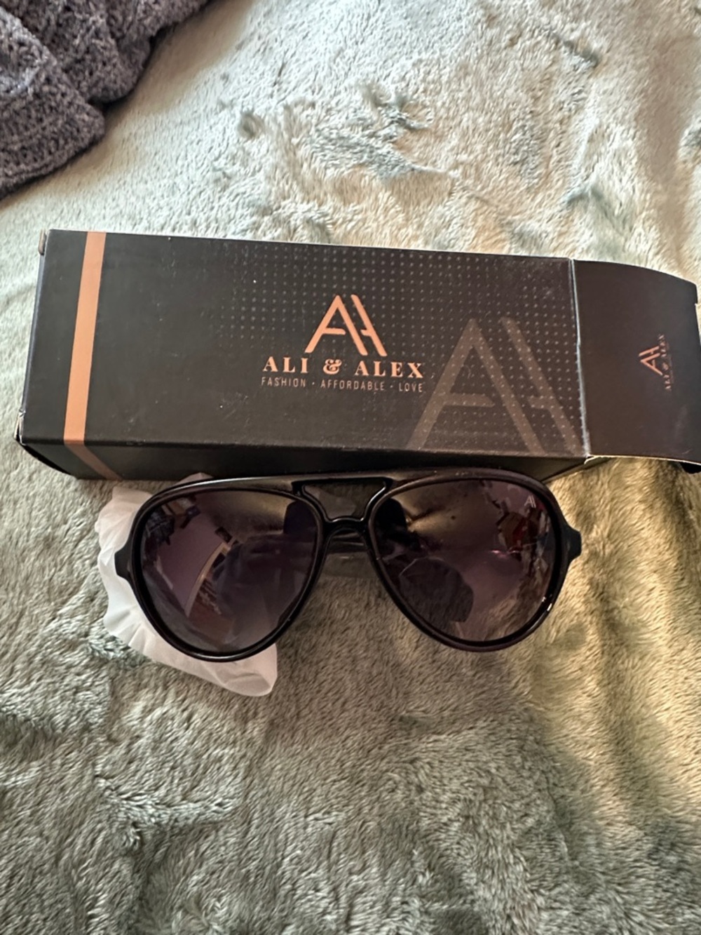 Women's Black Aviator Sunglasses